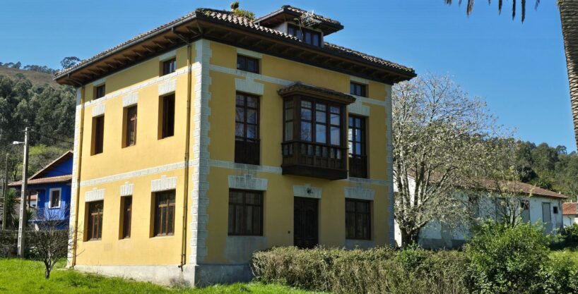 VILLA DE LUJO EN RIEGU