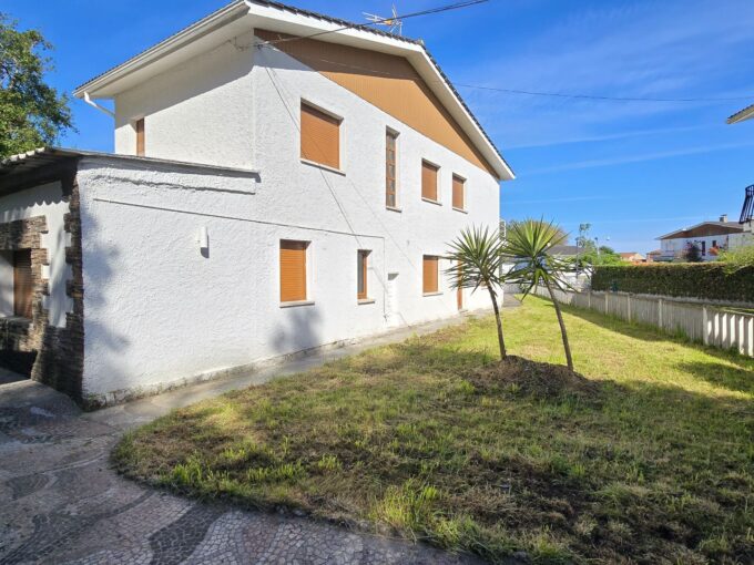 CHALET EN EL PUEBLO DE CELORIU