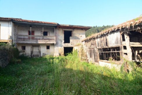 CASA EN RALES