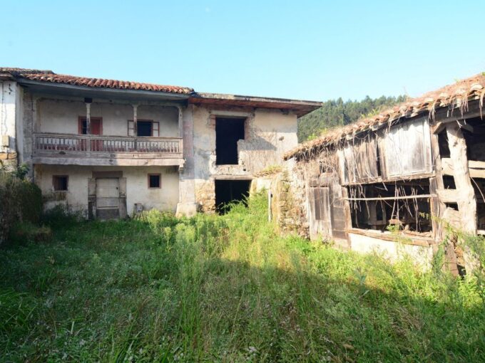 CASA EN RALES