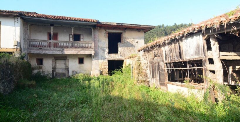 CASA EN RALES
