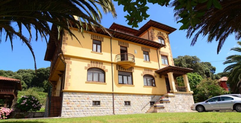 CASONA DE INDIANOS CON HORREO