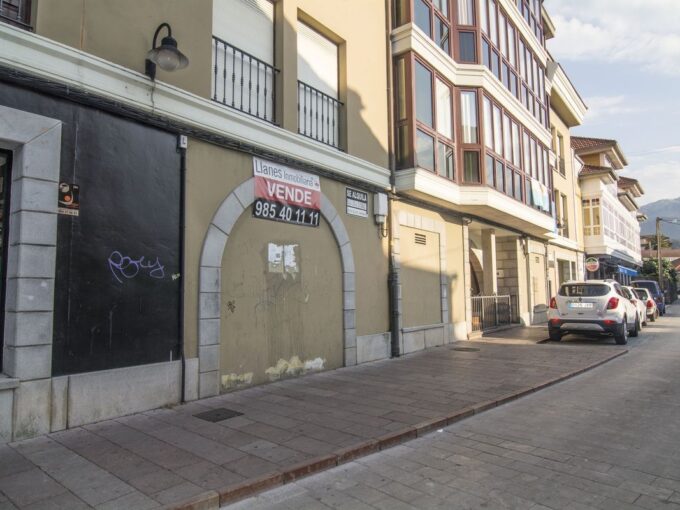 LOCAL EN LLANES