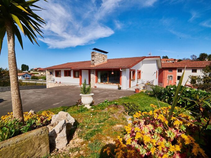 MAGNIFICA CASA DE 275 M2 EN UNA FINCA DE 1400 M2
