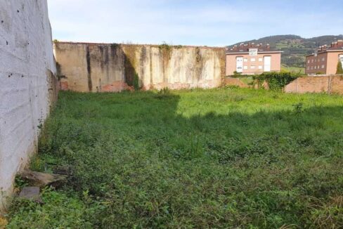 SOLAR EN VILLAVICIOSA.