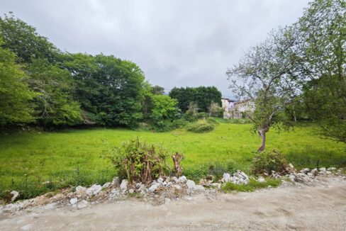 FINCA PRÓXIMA A LLANES.
