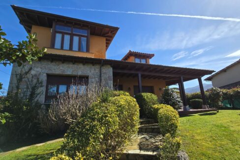FANTASTICO CHALET EN POO DE LLANES