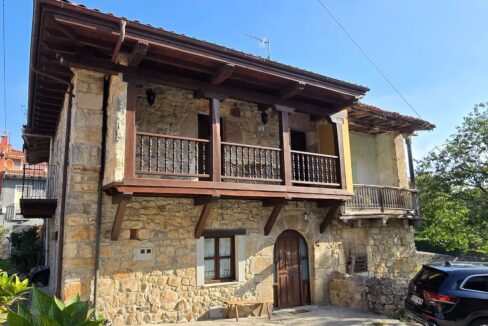 ENCANTADORA CASA DE PIEDRA EN BUELNA