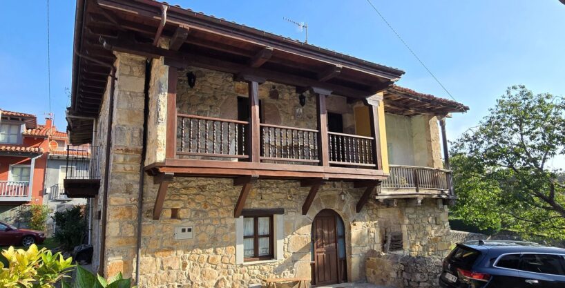 ENCANTADORA CASA DE PIEDRA EN BUELNA