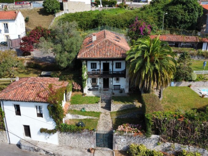 VILLA ASTURIANA DE PIEDRA Y MADERA JUNTO A LAS MEJORES PLAYAS