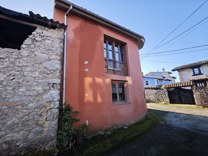 CASA CUADRA EN POO DE LLANES PARA REHABILITAR