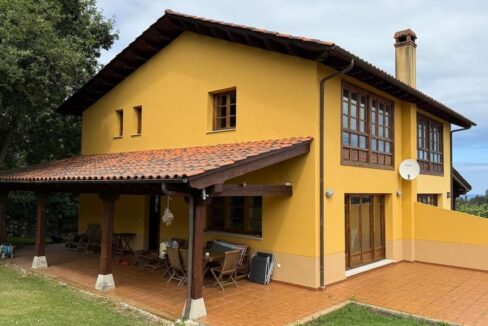 CASA CON VISTAS Y PISCINA