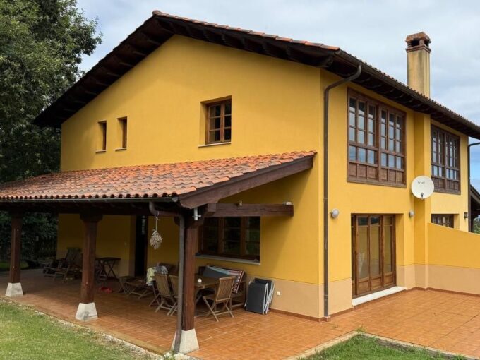 CASA CON VISTAS Y PISCINA
