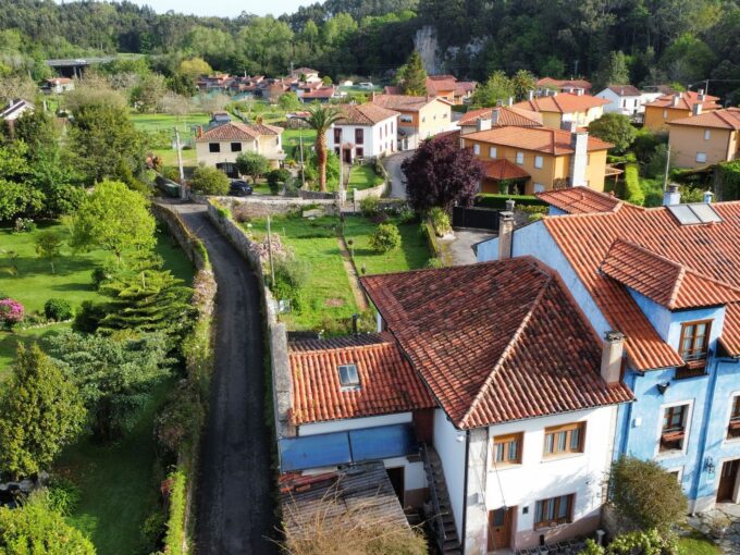 CASA CON CUADRA Y TERRENO EDIFICABLE