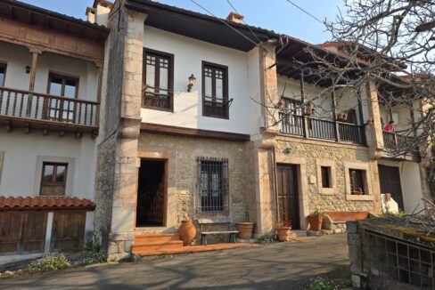 CASA DE PIEDRA EN ANDRÍN