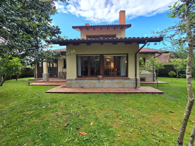 CHALET EN LLANES