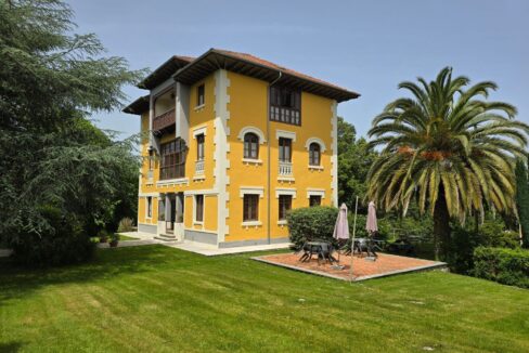 VILLA INDIANA EN PLENA COSTA LLANISCA