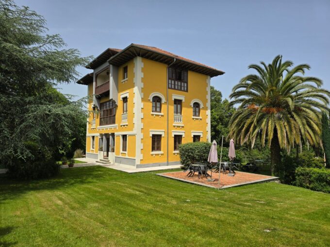 VILLA INDIANA EN PLENA COSTA LLANISCA