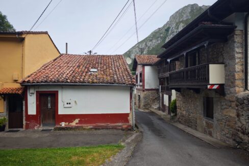 OPORTUNIDAD DE MERCADO EN SANTIANES. CASA PARA REHABILTAR