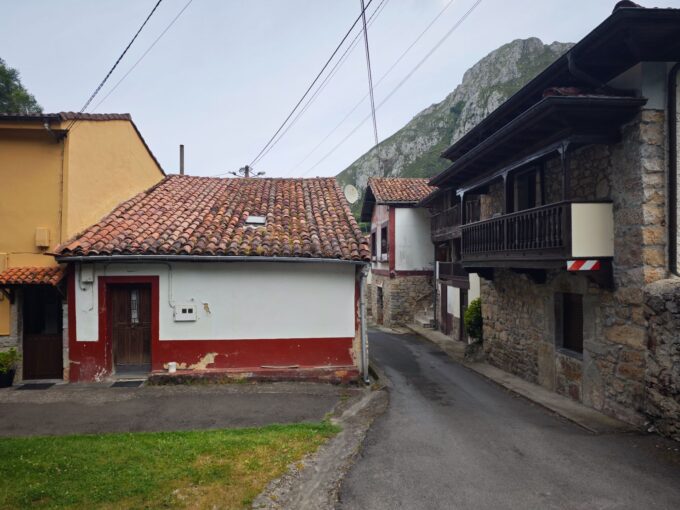 OPORTUNIDAD DE MERCADO EN SANTIANES. CASA PARA REHABILTAR