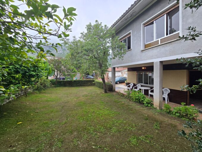 Casa con jardín cerca de Posada de Llanes