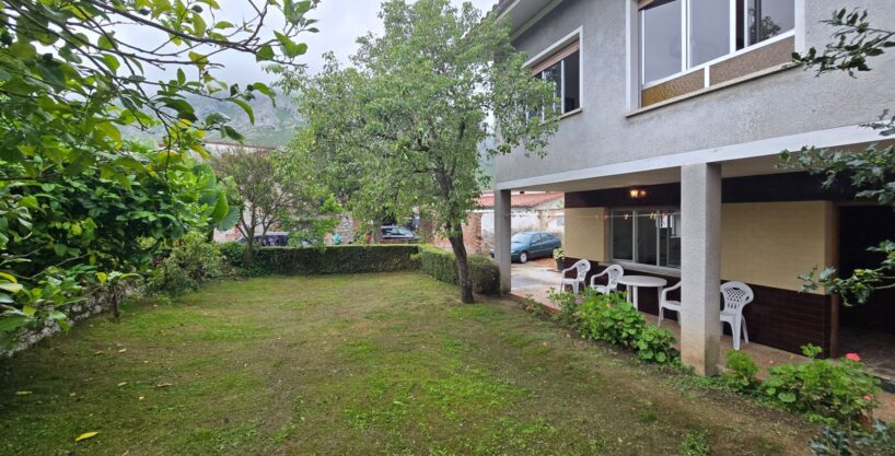 Casa con jardín cerca de Posada de Llanes