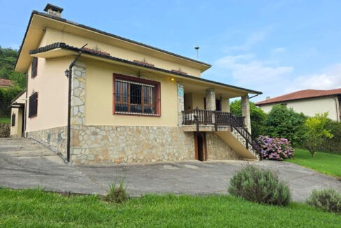 Chalet independiente con gran jardín y espectaculares vistas