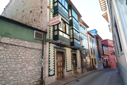 Dos edificios en Llanes
