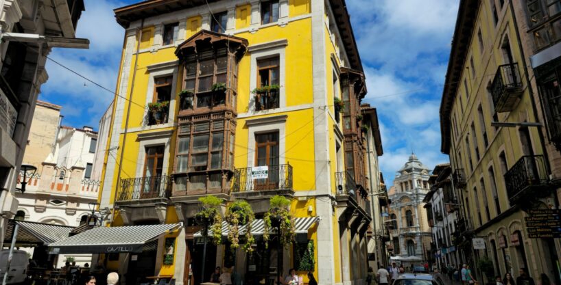 Piso en edificio histórico en el centro de Llanes