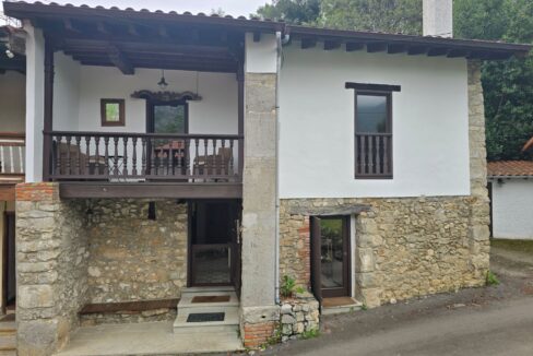 CASA ASTURIANA CON VISTAS A LA MONTAÑA