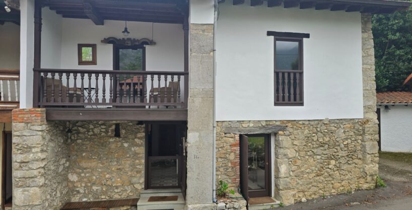CASA ASTURIANA CON VISTAS A LA MONTAÑA