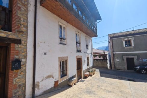 GRAN CASONA EN RUENES