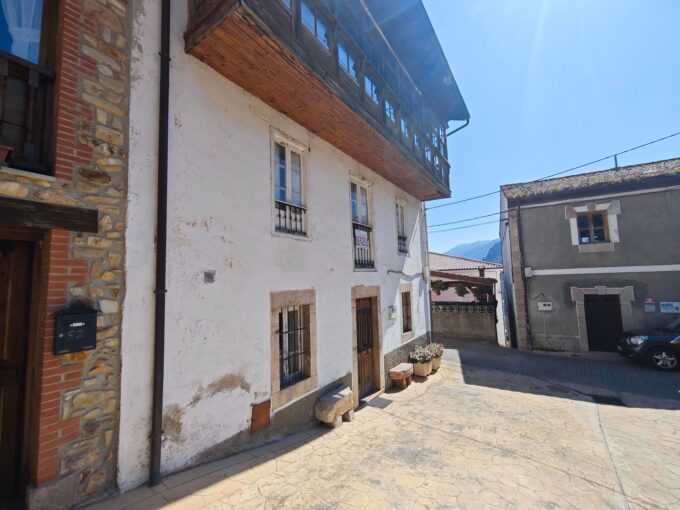 GRAN CASONA EN RUENES
