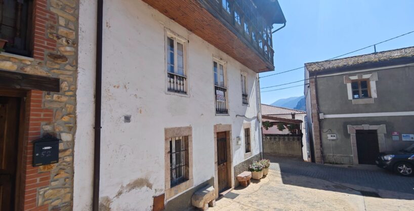 GRAN CASONA EN RUENES