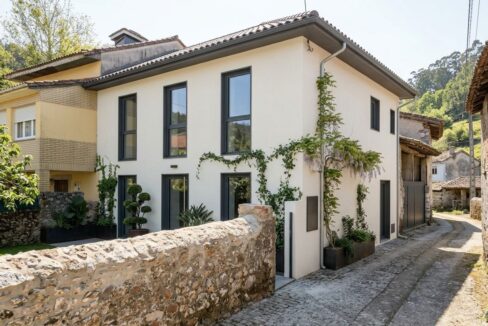 GRAN OPORTUNIDAD EN RALES; CASA CON PEQUEÑA CONSTRUCION Y PARCELA