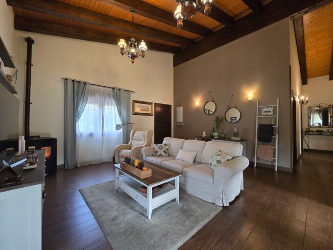 CHALET DE UNA SOLA PLANTA CON VISTAS Y JARDÍN