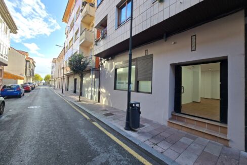 LOCAL EN LLANES