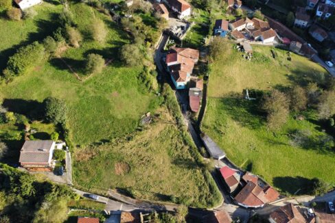 MAGNIFICA PARCELA EN VIBAÑU DOTADA DE CANALIZACIONES MODERNAS A PIE DE FINCA